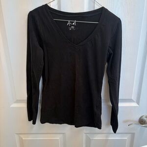 Aveto Black Long Sleeve V-Neck Top – Size Small